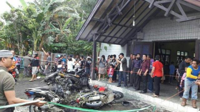 Bom Meledak Di Gereja Oikumene Samarinda