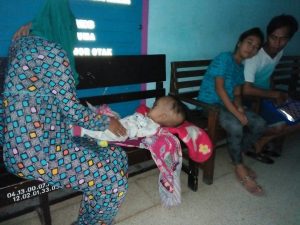Pasien sedang antri di Ruang Tunggu pemeriksaan dokter , Nur Arifin Pasien penderita hydrochrpalus 
