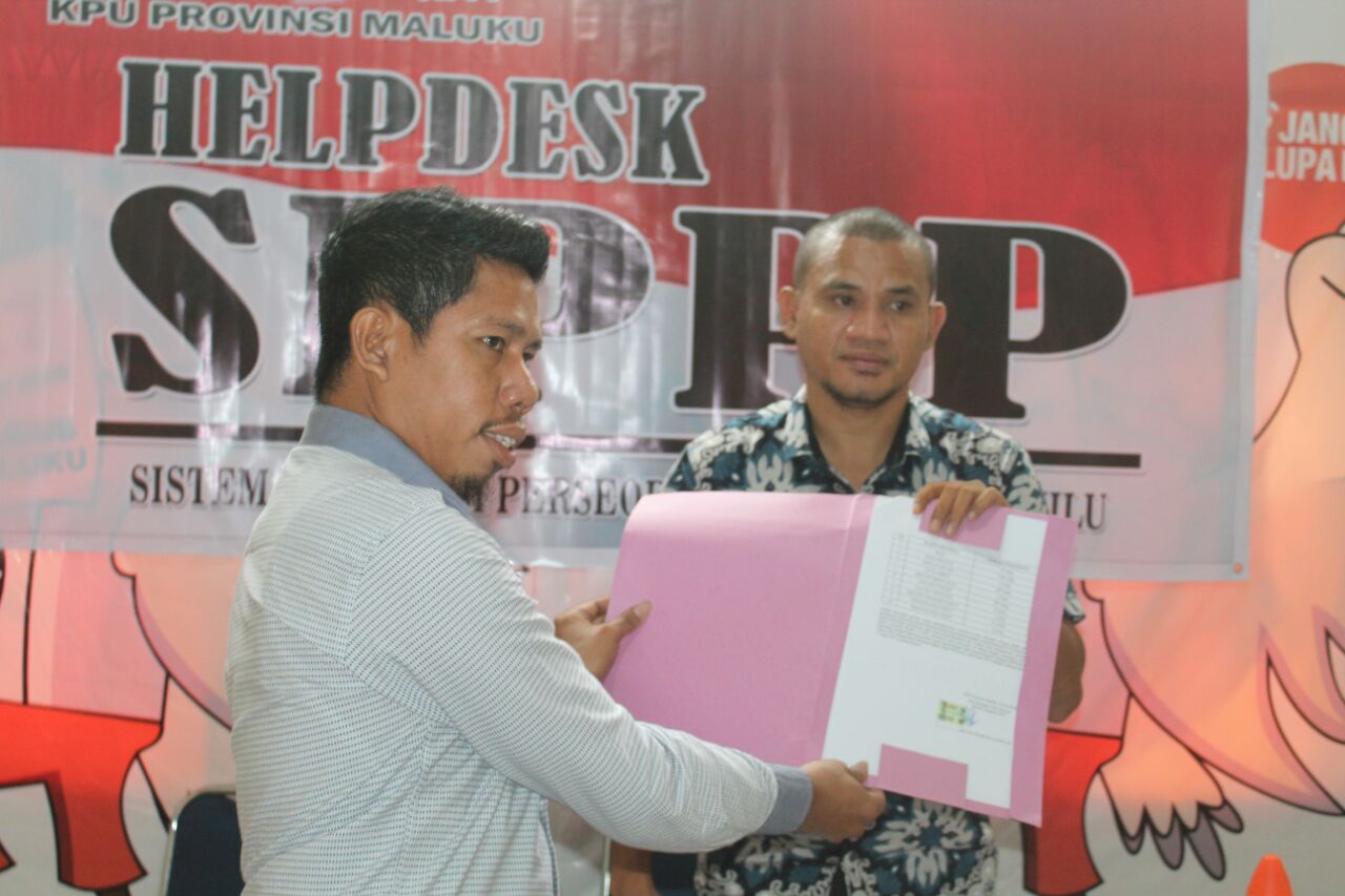 Maju DPD RI, Berkas Dukungan Elvis Lahallo Diterima KPU Maluku Ambon