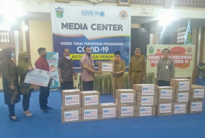 Kepedulian BRI Cabang Sungai Penuh Serahkan Bantuan APD Penanganan Covid 19