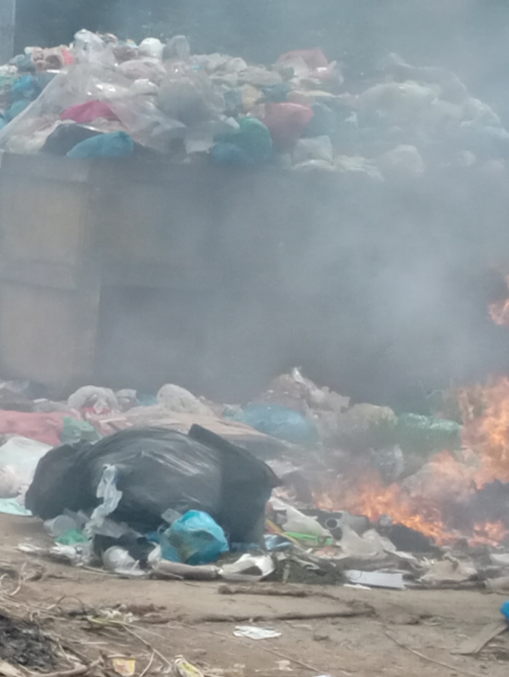 Poto : Tumpukan Sampah di TPS Simpang Kaveling Baru 