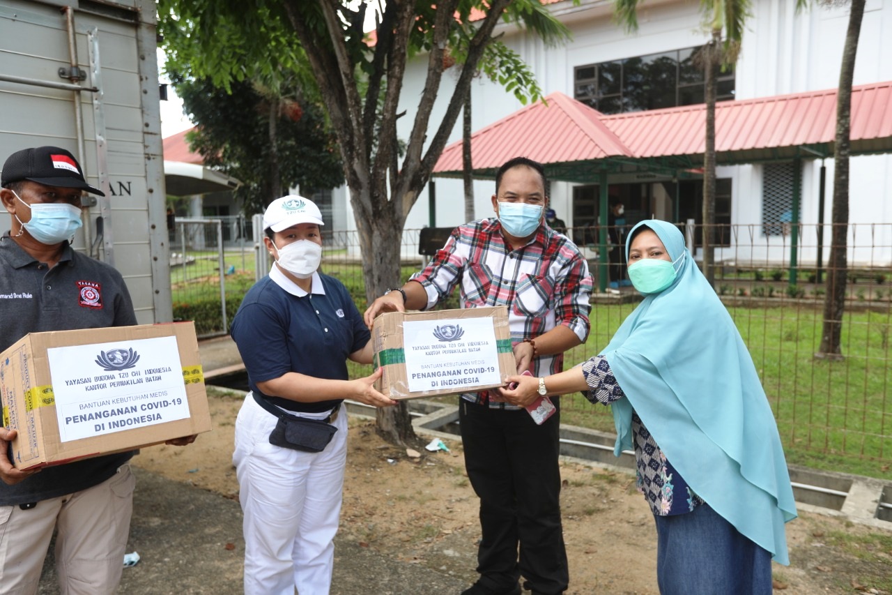 Bersama BP Batam dan Yayasan Buddha Chi Serahkan Bantuan untuk Pasien Covid-19 dan Nakes