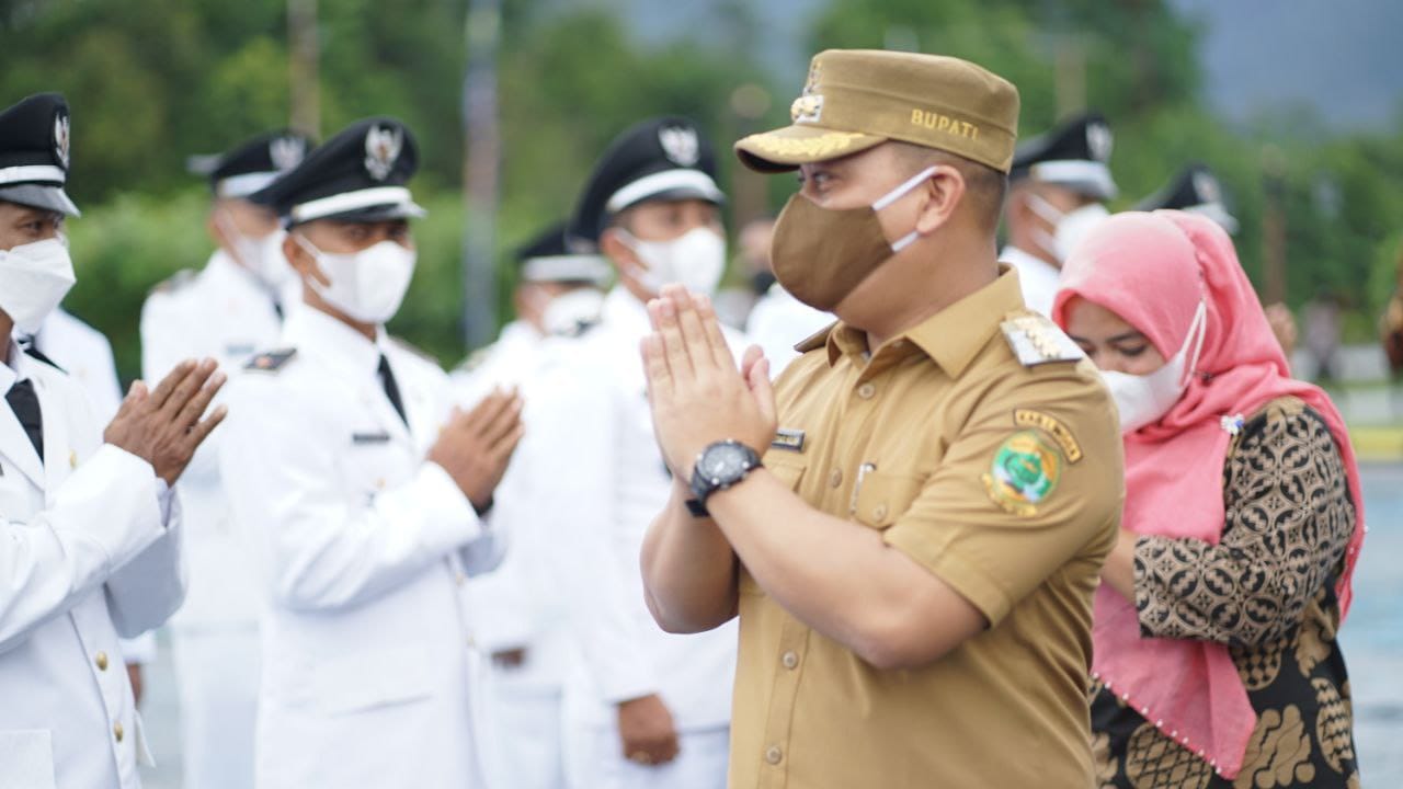 75 Orang Kades se Kabupaten Lingga Diangkat Sumpah