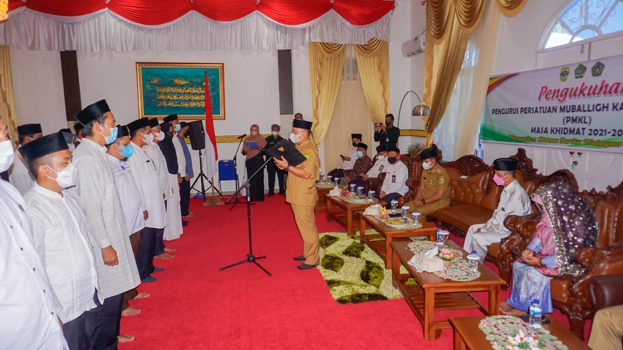 Bupati Nizar Kukuhkan Pengurus Persatuan Mubaligh  Kabupaten Lingga