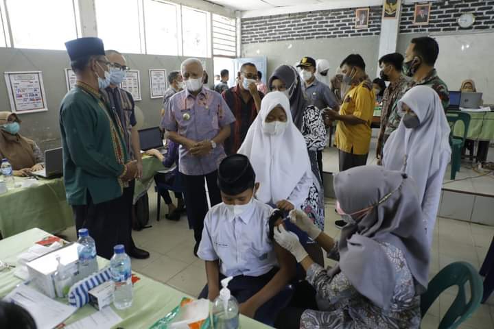 Bupati Surya Tinjau Vaksinasi di Sekolah SMP MTS Kabupaten Asahan