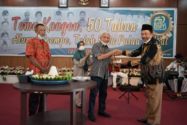 Bupati Surya Gelar Temu Kangen 50 Tahun Alumni Esempe Tujuh Satu Pulau Rakyat