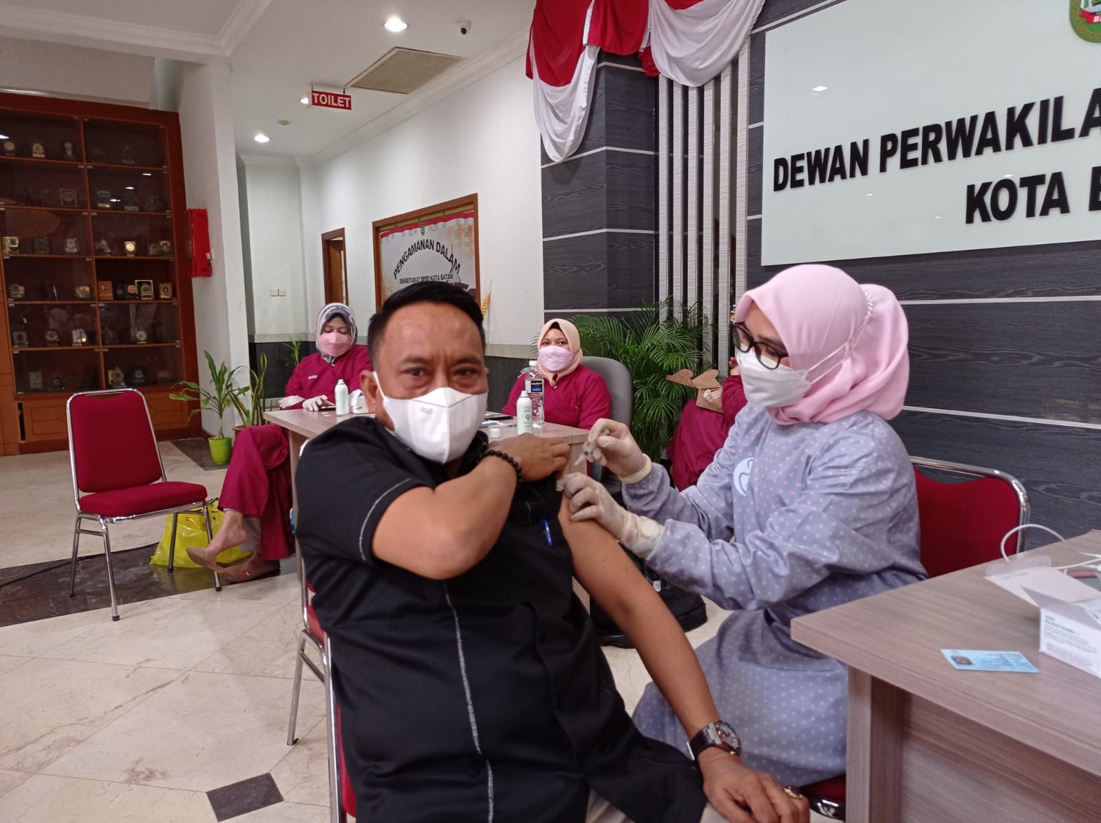 Sekretariat DPRD Batam Gelar Vaksinasi Booster Bagi Anggota DPRD dan Keluarga