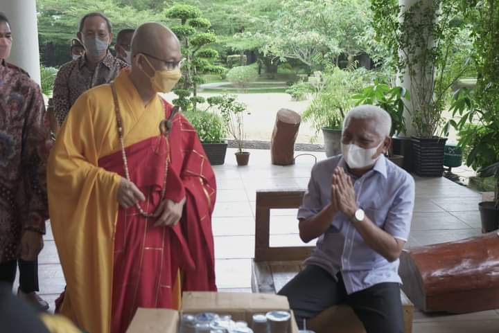 Pemimpin Pluralis,  Bupati Surya Pastikan Perayaan Imlek Berjalan Lancar Sambangi Vihara