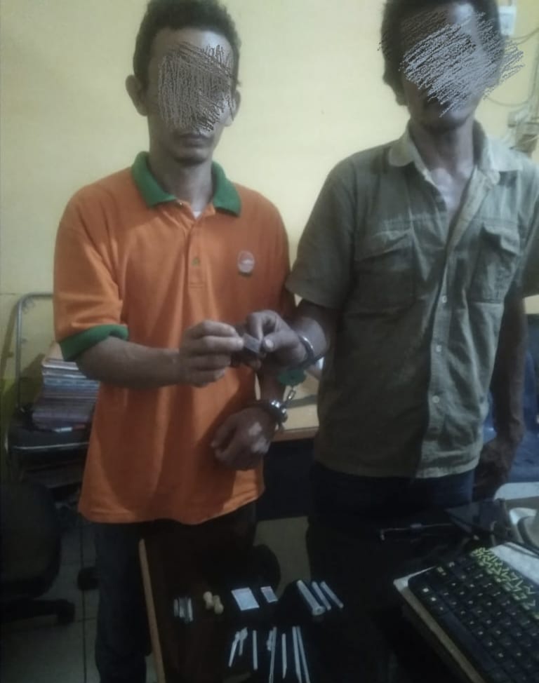 Konsumsi Sabu, Dua Pria Digaruk Polsek Teluk Mengkudu