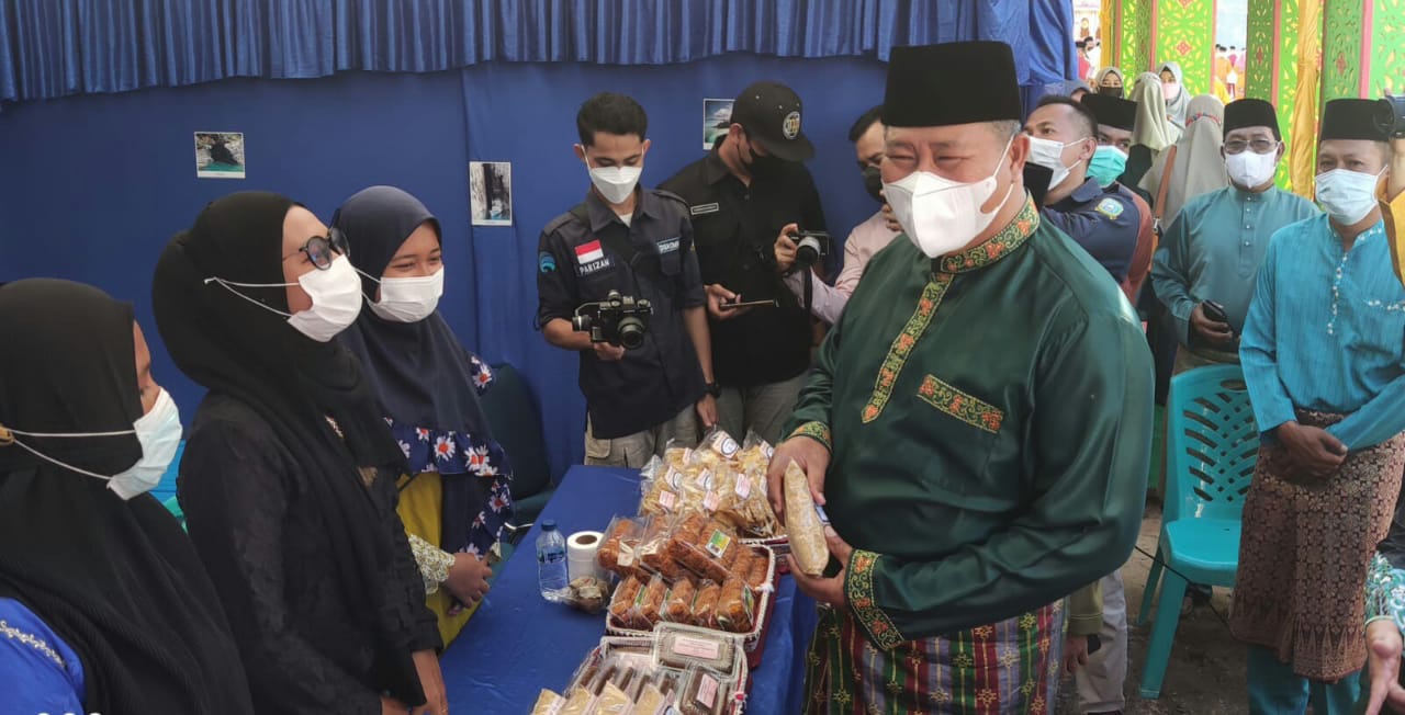 Ketua PKK Heryana Resmi Buka Stand Bazar MTQ ke 7 Tingkat Kabupaten Anambas