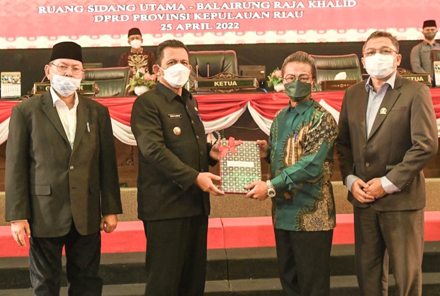 Rapat Paripurna DPRD Kepri, Gubernur Ansar Sampaikan Ranperda Pengelolaan Keuangan Daerah