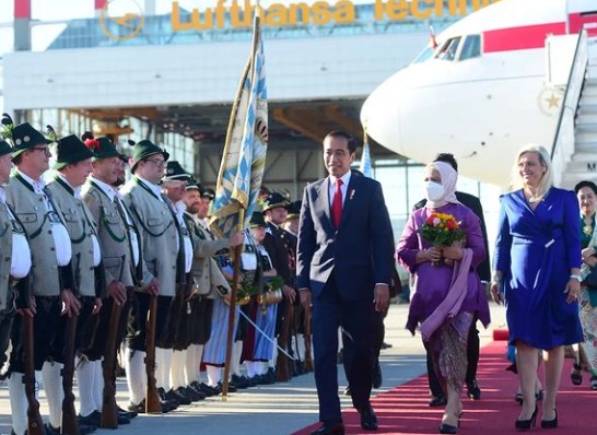 Presiden Jokowi Bersama Ibu Negara Tiba di Munich, Jerman