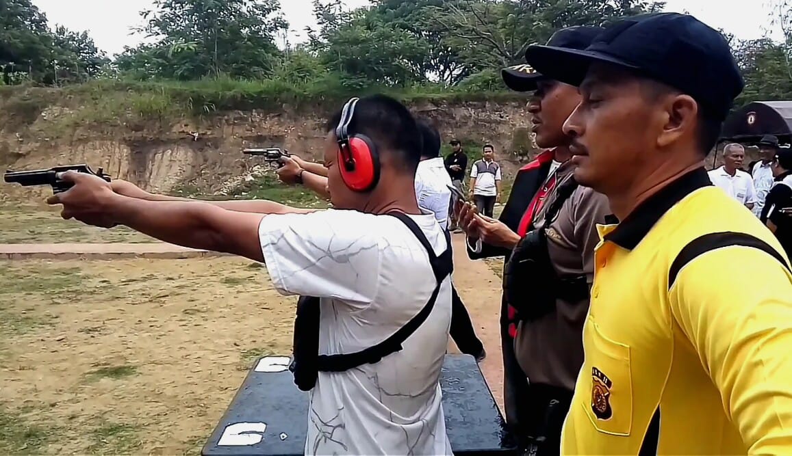 Meriahkan HUT ke 76 Bhayangkara, Polres Lhokseumawe Gelar Lomba Menembak Bersama Insan Pers