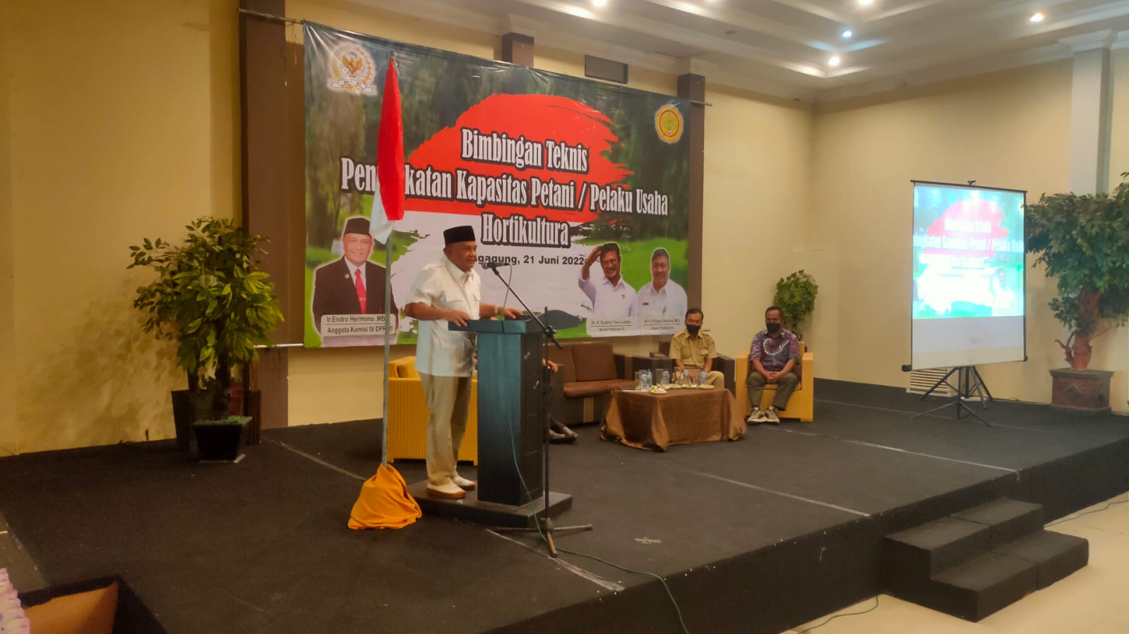 Endro Hermono Gelar BIMTEK Tingkatkan  Kapasitas Petani dan Pengusaha Hortikultura Tulungagung