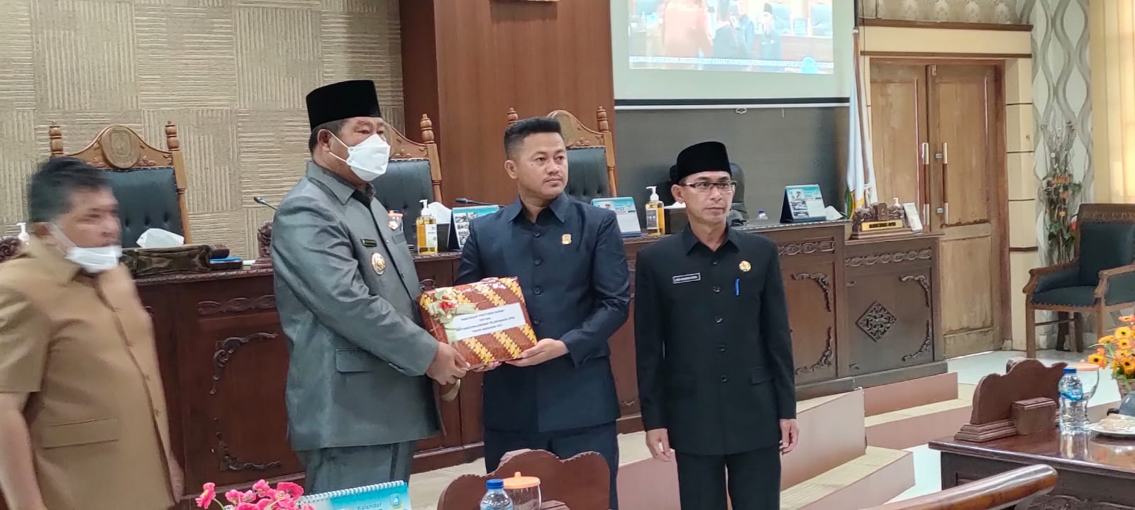 Galery Foto : Paripurna DPRD Anambas Penyampaian Ranperda Pertanggungjawaban APBD TA 2021
