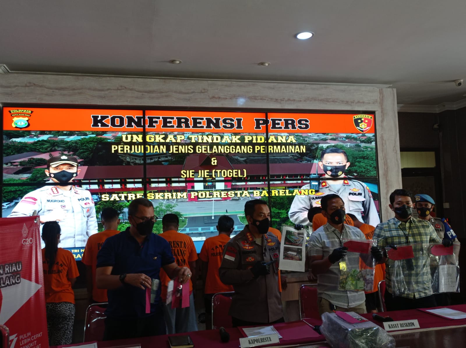 Duh, Polisi Amankan 2 Pelaku Judi Sie Jie Di Batam Pada Perayaan HUT RI Ke-77