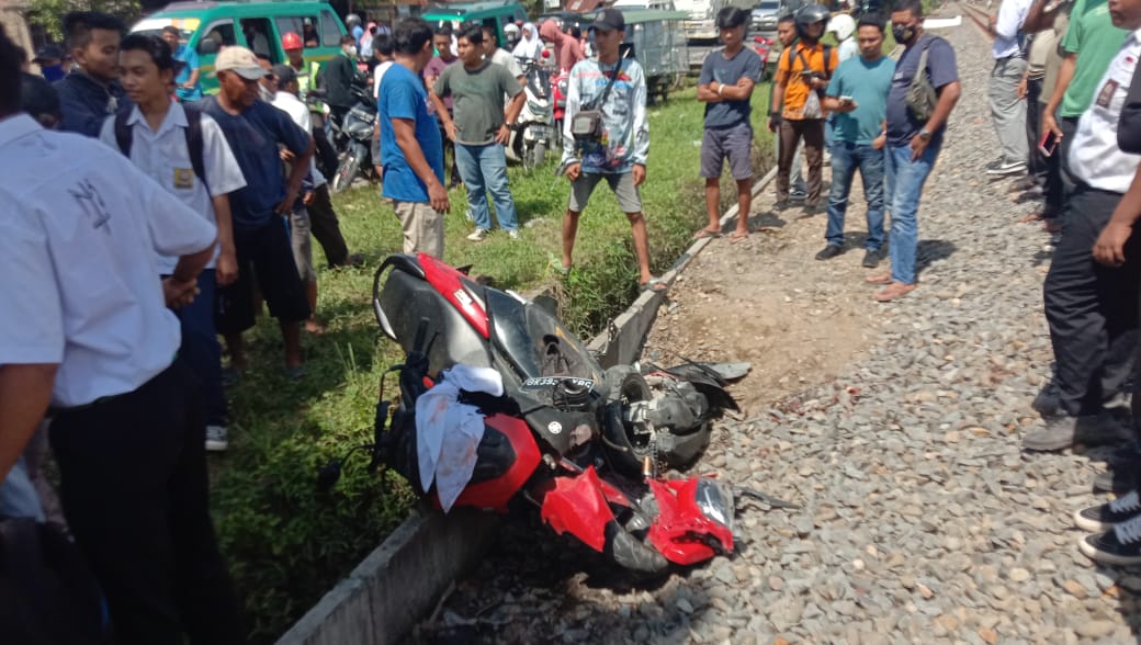 Dua Orang Pelajar Tewas Disambar Kereta Api di Perbaungan