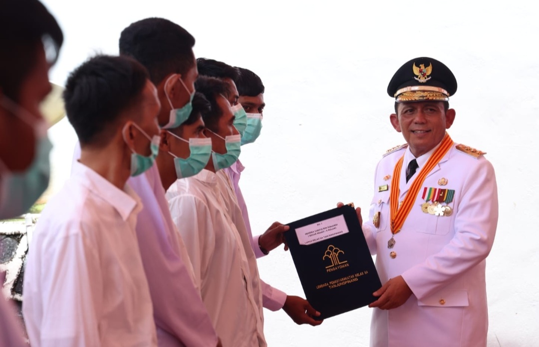 Gubernur Ansar Serahkan Remisi dan E-KTP Untuk Warga Binaan se Kepri
