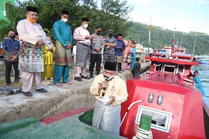 Pemkab Anambas Laksanakan Tepuk Tepung Tawar Awali Pemakaian KM Ambulace