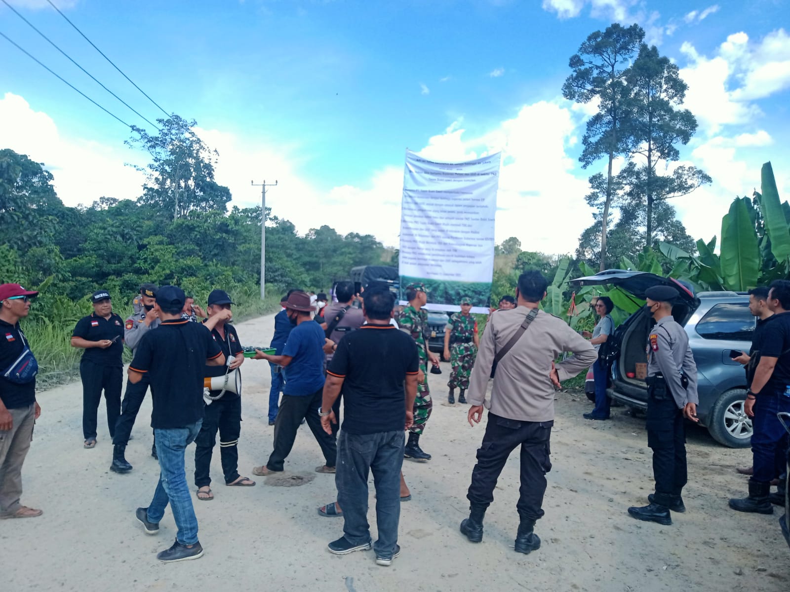Koperasi Borneo Eif Mandiri (BEM) Kembayan Lakukan Aksi Demo Terkait MoU Dengan PT TBS.