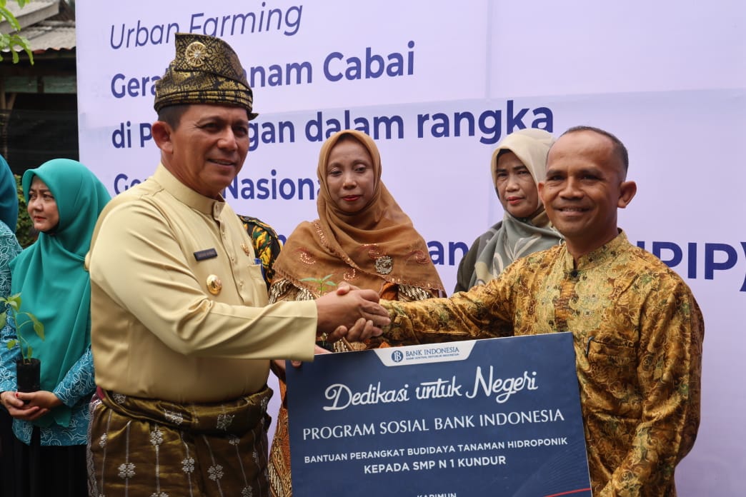 Dukungan untuk Urban Farming, Gubernur Ansar Berikan Bibit Cabe ke Dasa Wisma Karimun