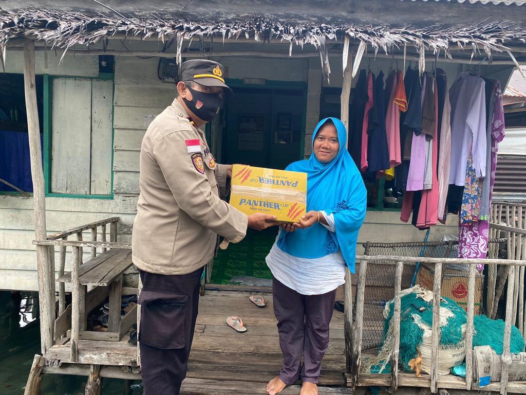 Polsek Senayang Bagikan Sembako