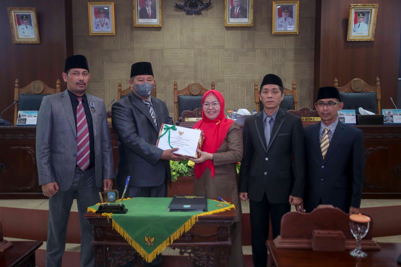 Galary Foto : <strong>DPRD Anambas Sahkan Ranperda APBD Perubahan 2022</strong><br>