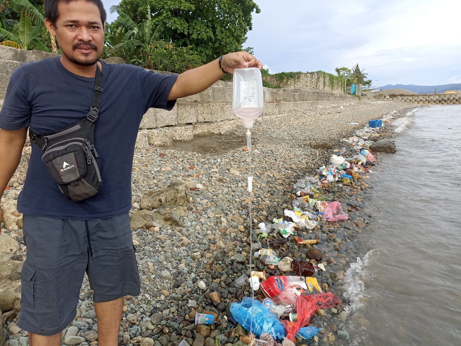 Tata Kelola Sampah Amburadul, ESN Temukan Limbah Medis Tercecer di Pantai