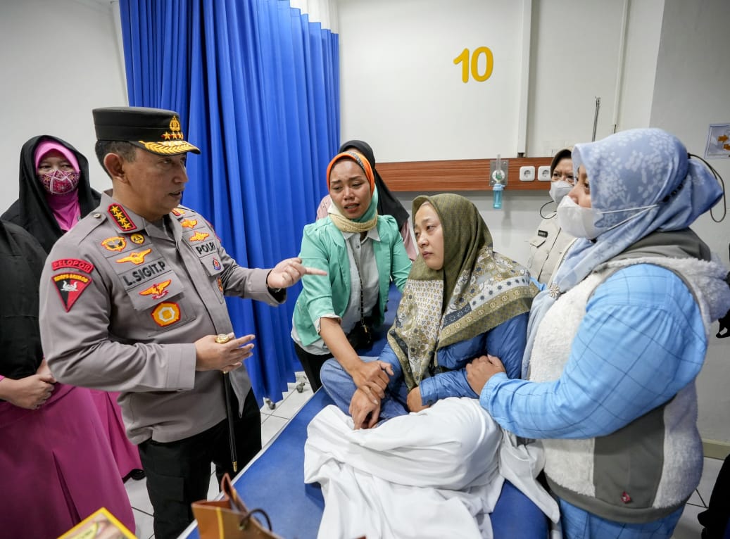 Jenguk Korban Bom, Kapolri Dorong Personil Polsek Astana Anyar Tetap Semangat Lindungi Masyarakat