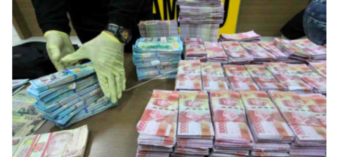 KPK Geledah Gedung DPRD Jatim Temukan Uang Rp1 Miliar Rupiah