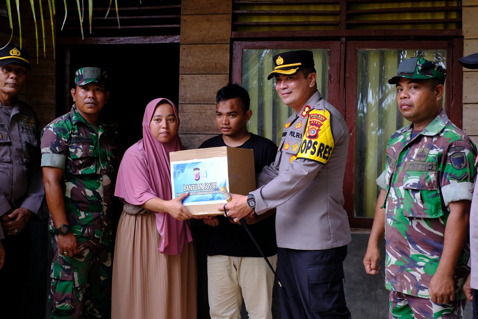 Kapolres Aceh Utara Serahkan Bantuan Sosial Kapolda Aceh Kepada Warga Berkebutuhan Khusus