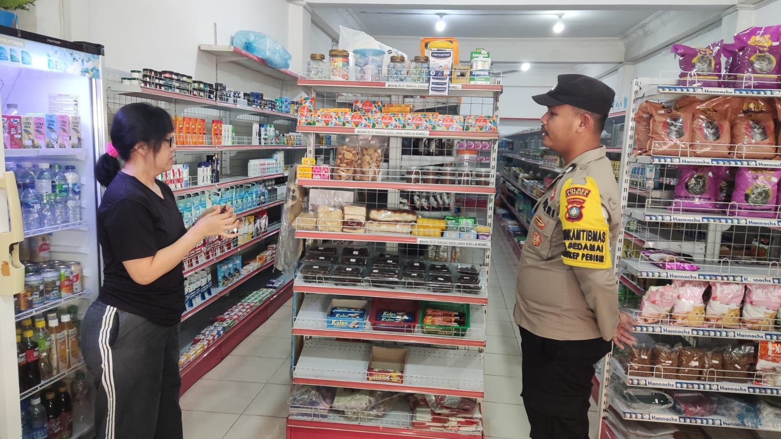 Polsek Dabo Larang Pelaku Usaha di Dabo Timbun Bahan Pokok dan BBM