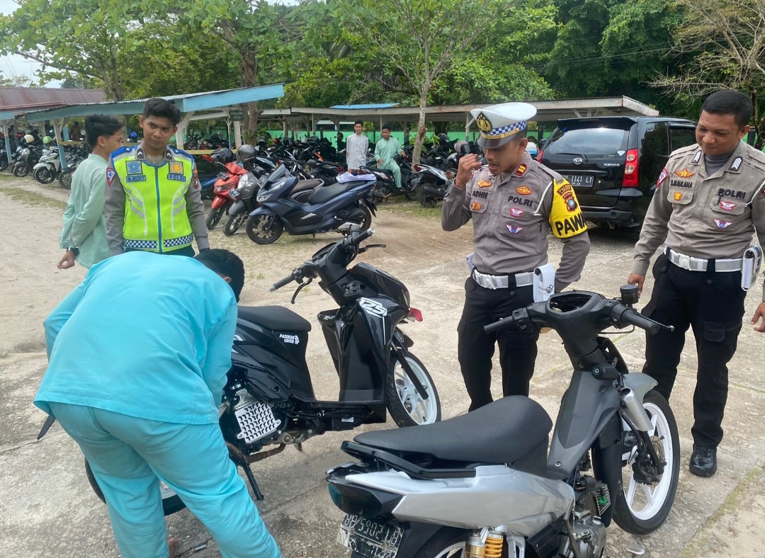 Sidak Lingkungan Sekolah, Satlantas Polres Lingga Jaring 2 Motor Berkenalpot Brong