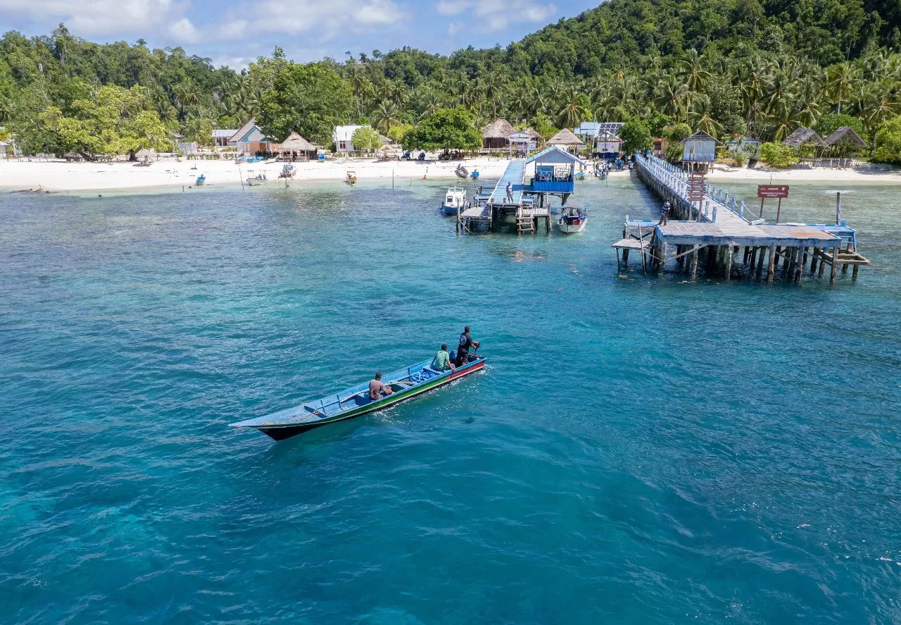 PLN Bantu Perahu Listrik, Nelayan Raja Ampat di Papua Senang Tak Pusing Biaya BBM