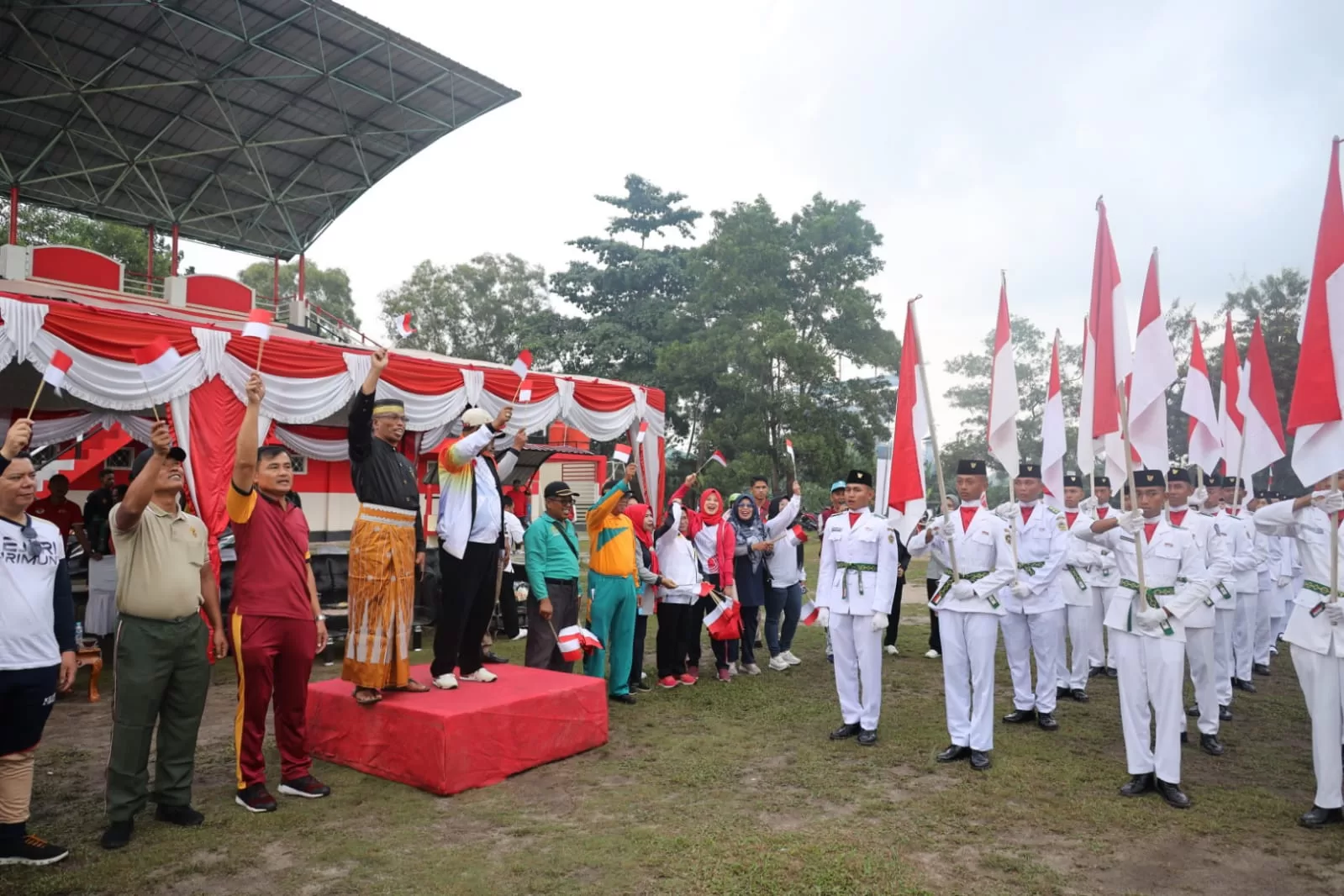 Buka Karnaval Budaya di Tanjung Batu Kundur, Bupati Rafiq Puji Rasa Nasionalisme Masyarakat