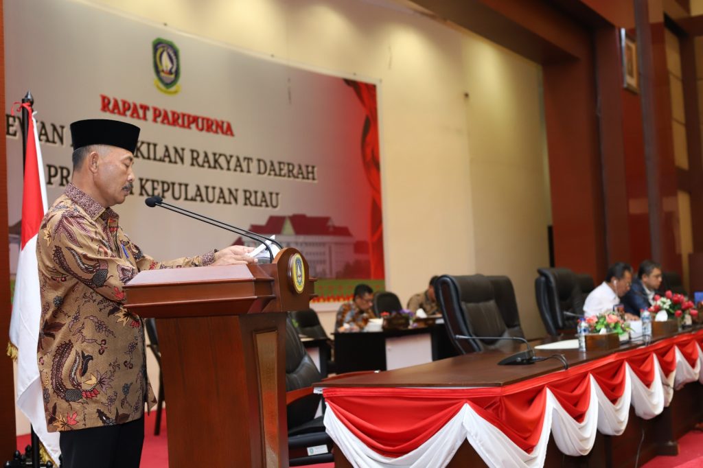 Adi Prihantara Sampaikan Jawaban Pemerintah Terhadap Pandum Fraksi DPRD Terhadap Nota Keuangan Dan Ranparda T.A 2024