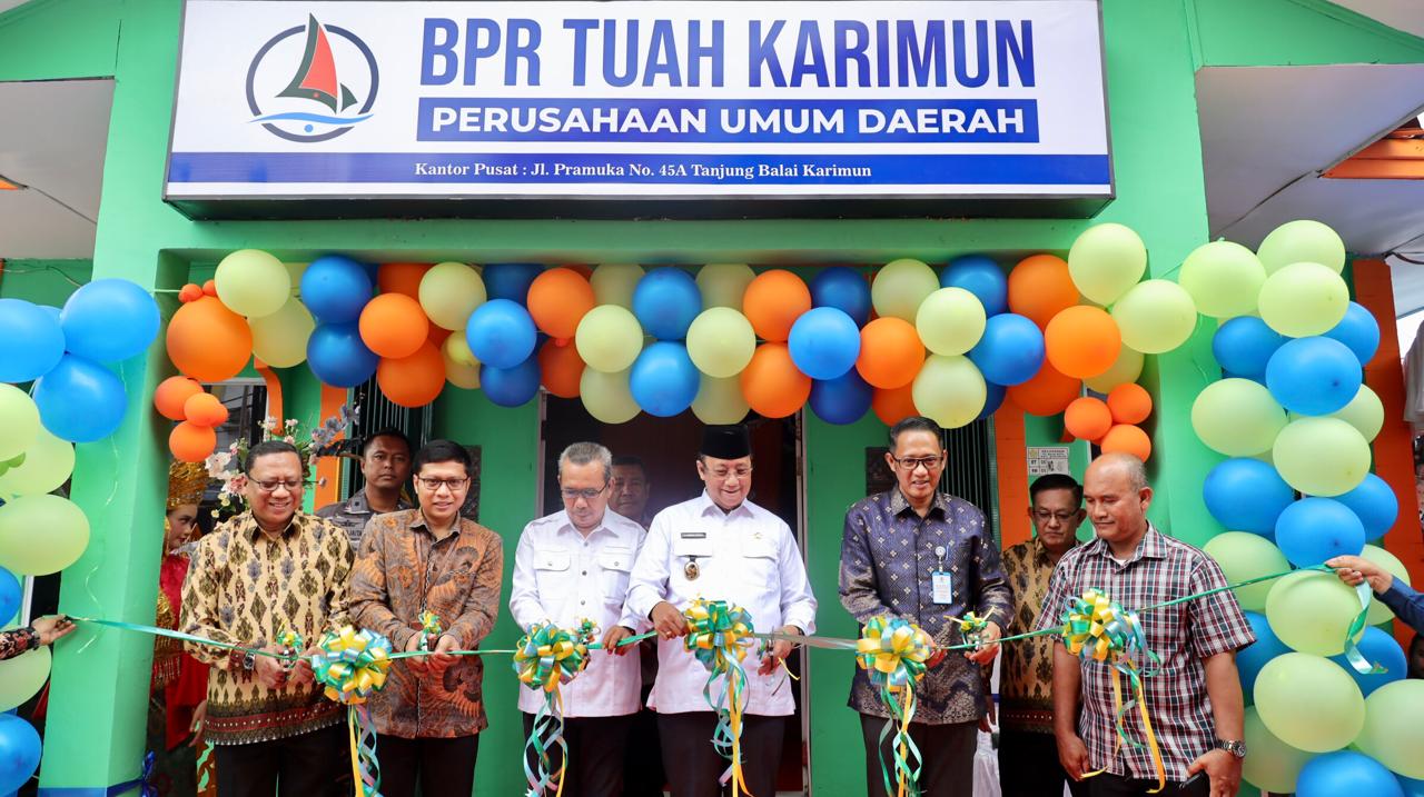 Hadiri Pembukaan Peresmian BPR Tuah Karimun, Wabup Anwar Hasyim : Permudah Proses Bisnis
