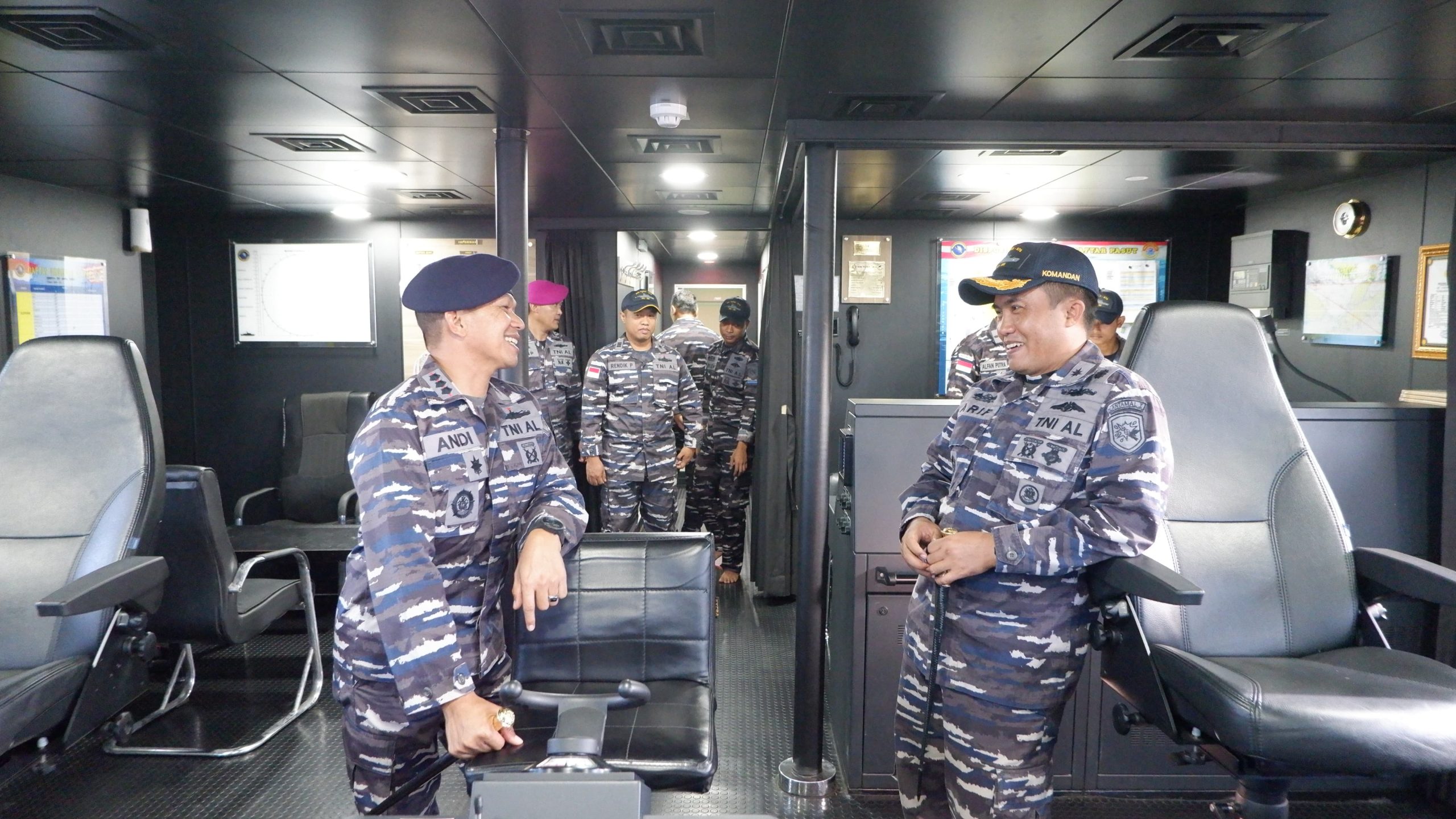 Prajurit Pangkalan TNI AL Lhokseumawe Laksanakan Merplug Kedatangan KRI TUNA-876