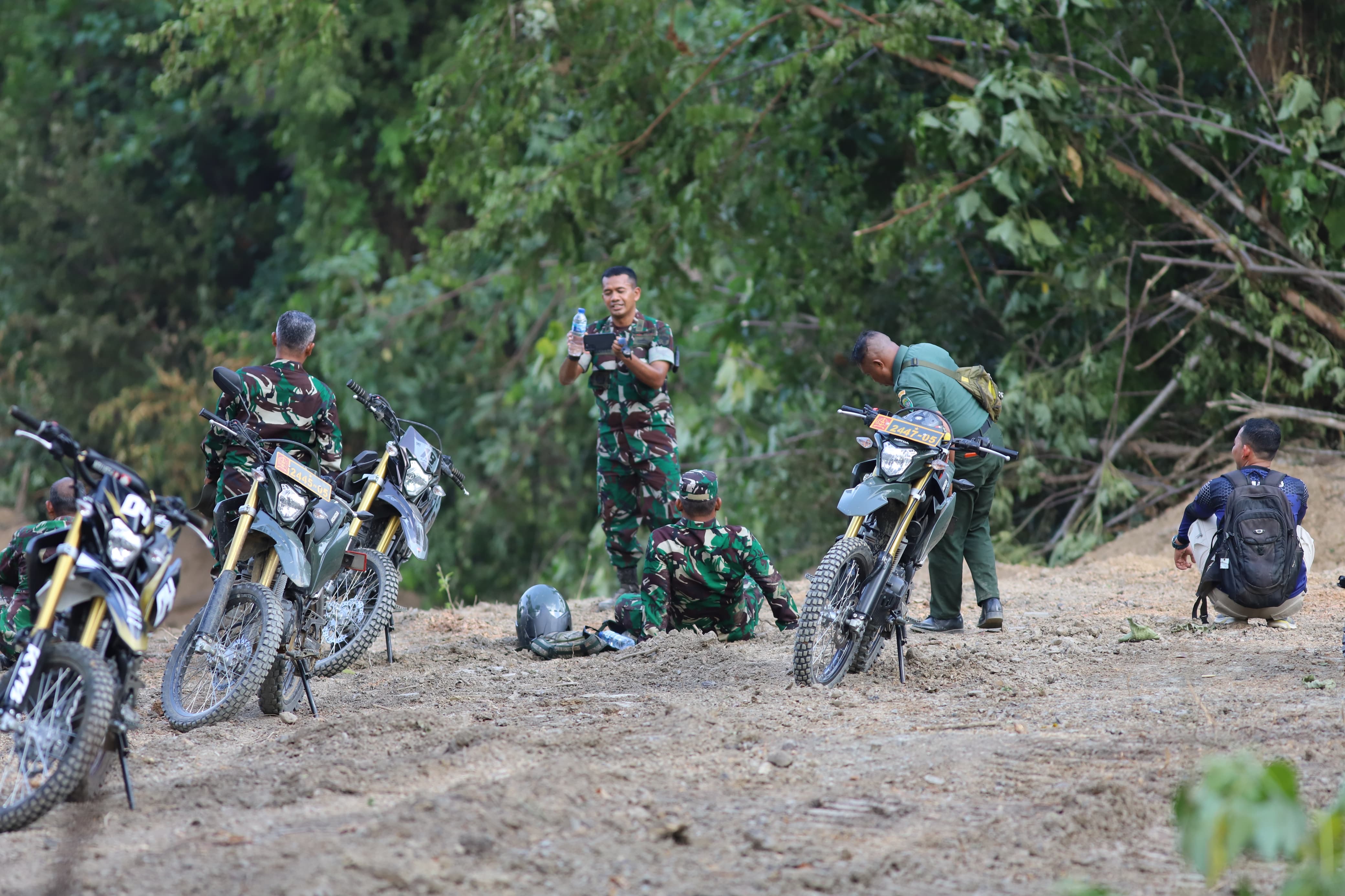 Dandim Aceh Utara Tinjau Jalan Yang Baru Di Buka Kembali Menuju Makam Cut Meutia