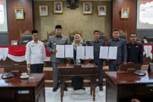 Rapat Paripurna Persetujuan Tiga Ranperda Antara DPRD Anambas Dengan Kepala Daerah