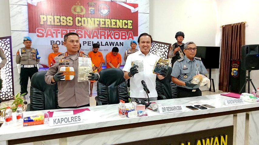 Polres Pelalawan dan Polda Riau Bongkar Jaringan Narkoba Internasional, 5 Kg Sabu Disita