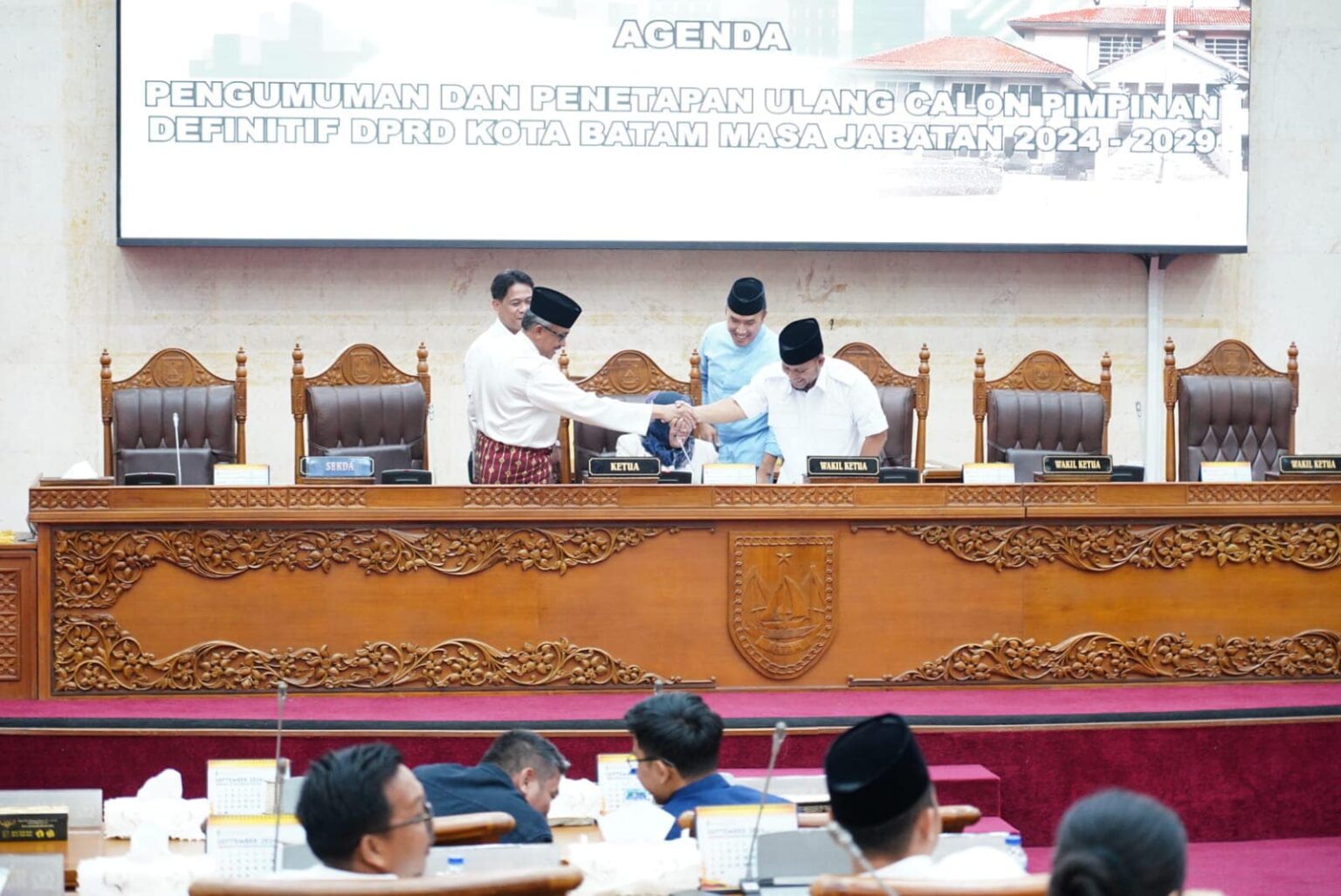 Rapat Paripurna Batam: Jefridin Saksikan Pimpinan Terpilih DPRD Definitif