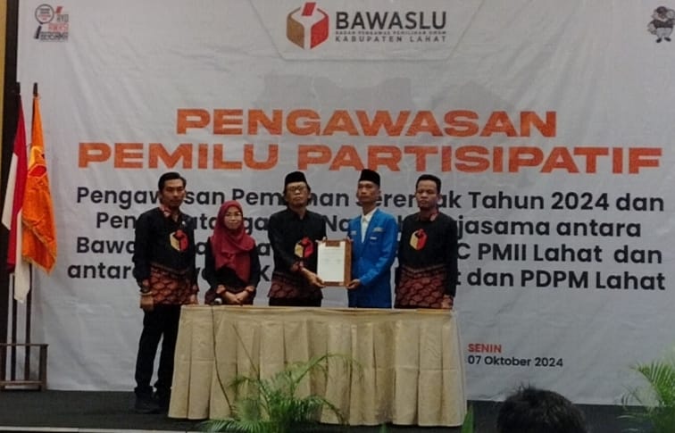 Cegah Pelanggaran Pilkada, Banwaslu Lahat Teken Kerjasama PC PMII dan PDPM Muhamadiyah Lahat