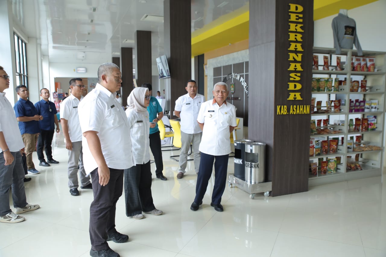 Bupati Surya Lakukan Peninjauan di Mall Pelayanan Publik