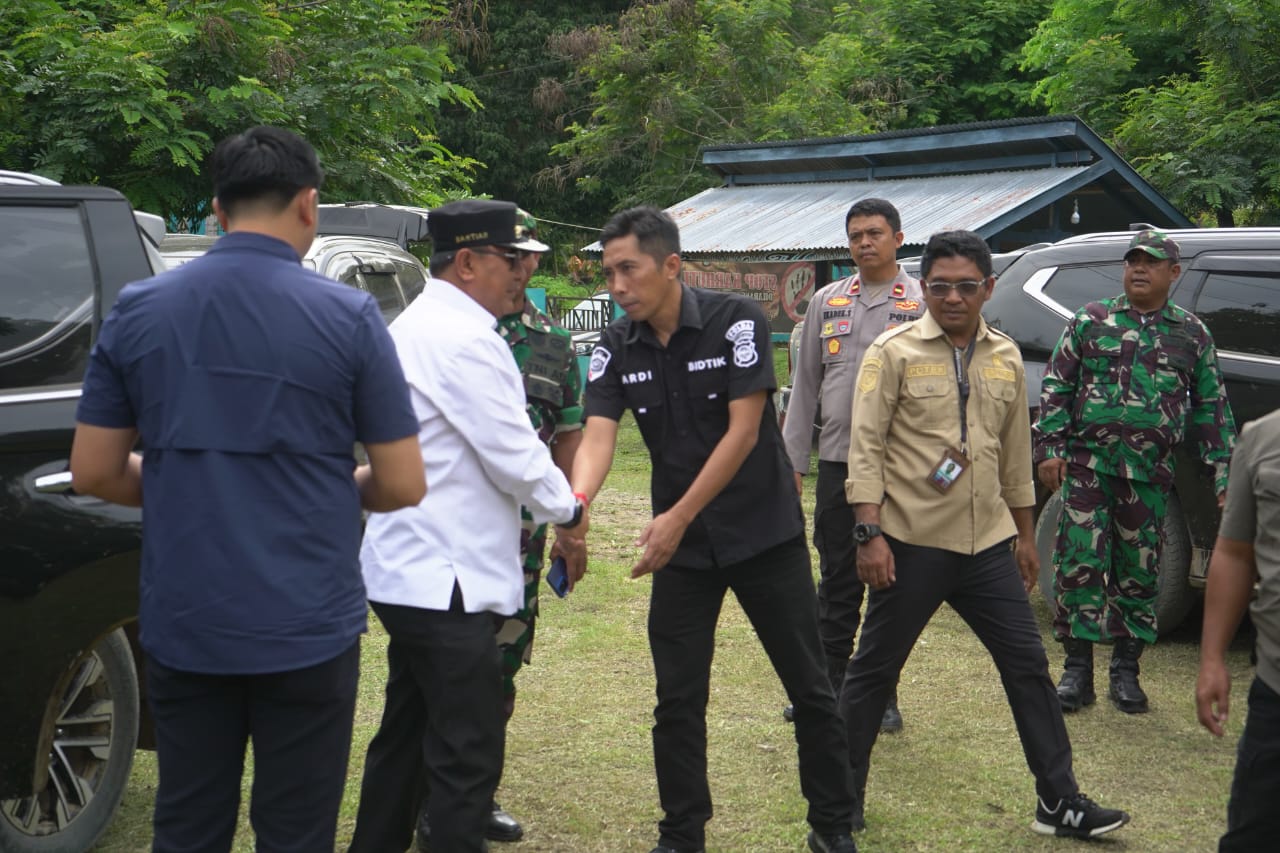 Temui Masyarakat Kalumpang, Pj Bahtiar Ajak Warga Bercocok Tanam dan Manfaatkan Kearifan Pangan Lokal