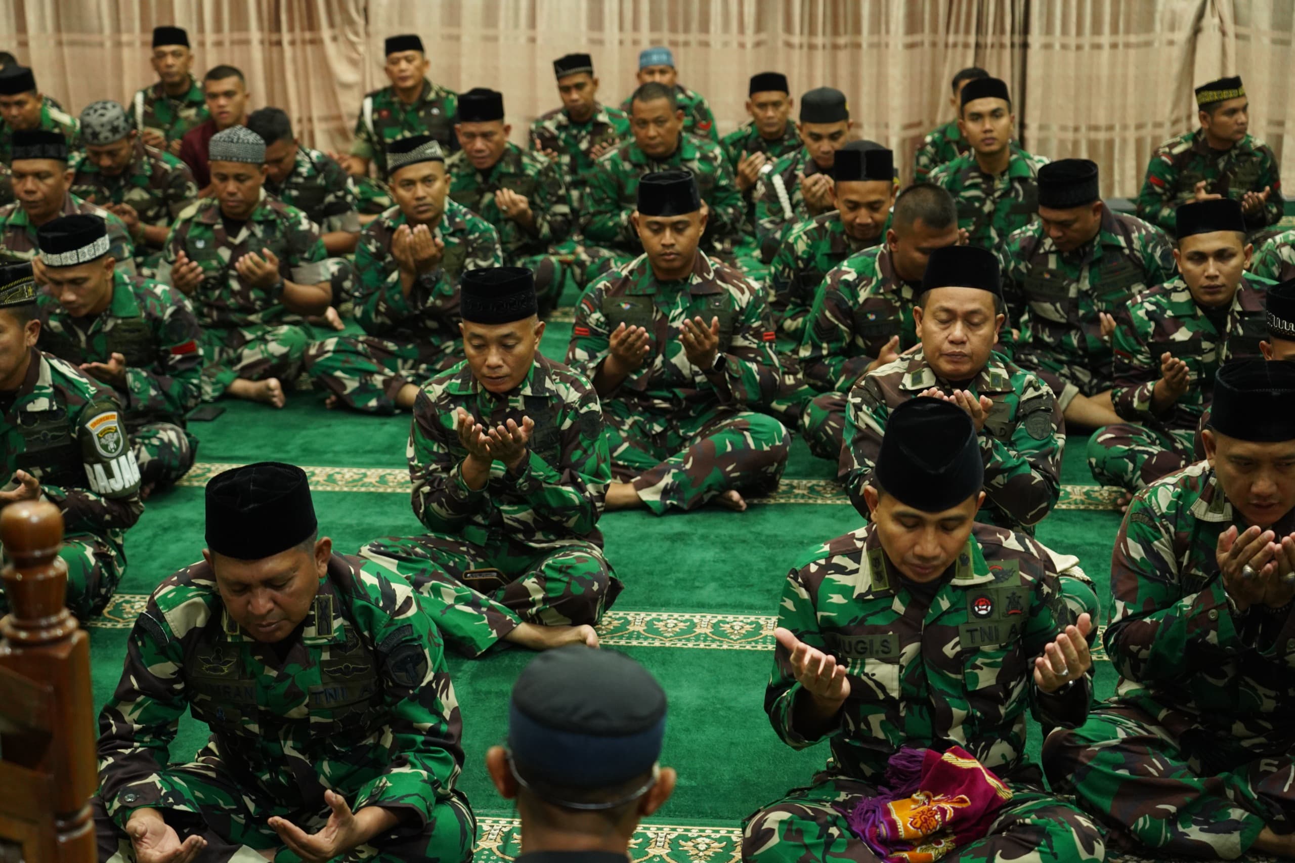 Malam Tahun Baru 2025, Personel TNI Hingga Danrem Lilawangsa Bermunajat