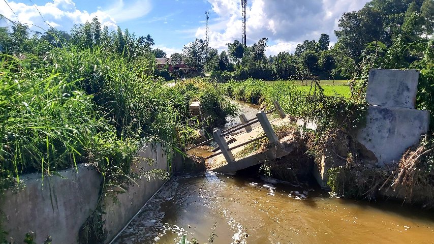 Jembatan Irigasi dan Tanggul Jebol, Aktivitas Pertanian Warga Terancam