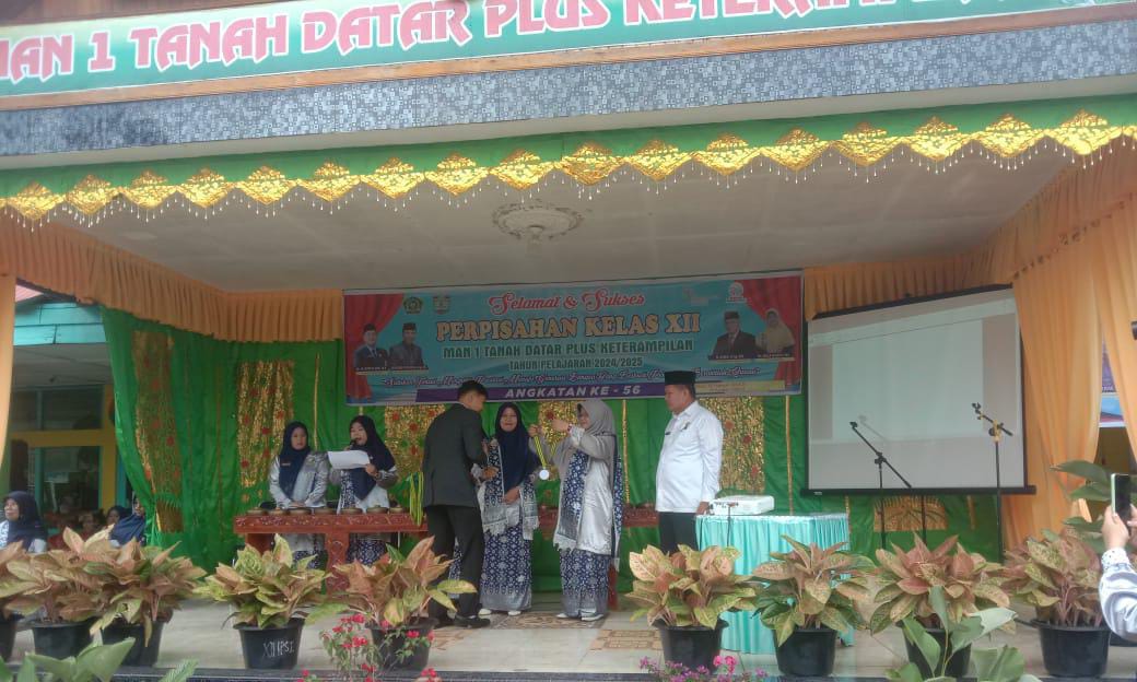 MAN 1 Tanah Datar Mengadakan Perpisahan Dengan Kemeriahan