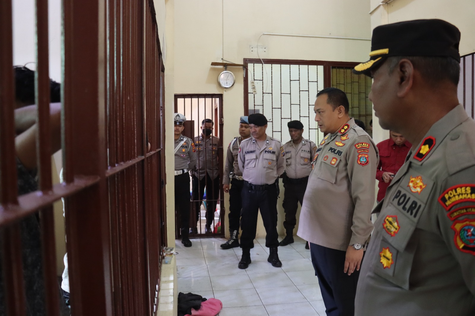 Kapolres Humbahas Tiba-Tiba Datangi Ruang Tahanan, Ada Apa?