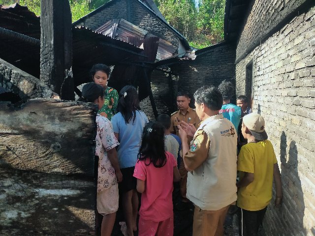 Ditinggal ke Ladang, 2 Unit Rumah Warga di Parsingguran II Nyaris Rata Dengan Tanah Dilalap Api